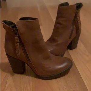 Steve Madden Brown Booties